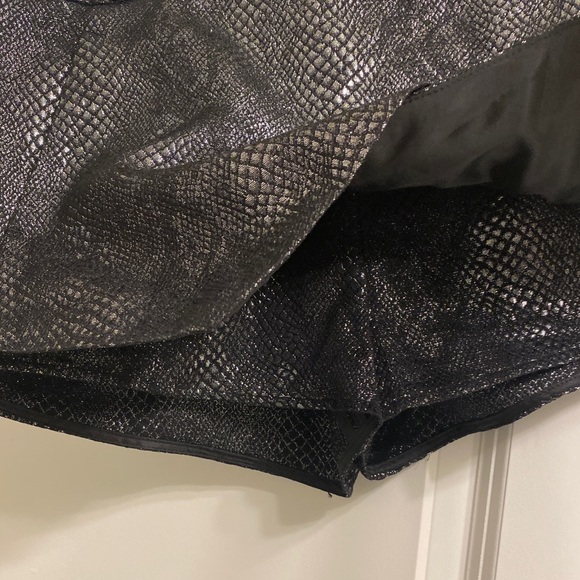 Express metallic snakeskin print black skort. - Picture 3 of 9